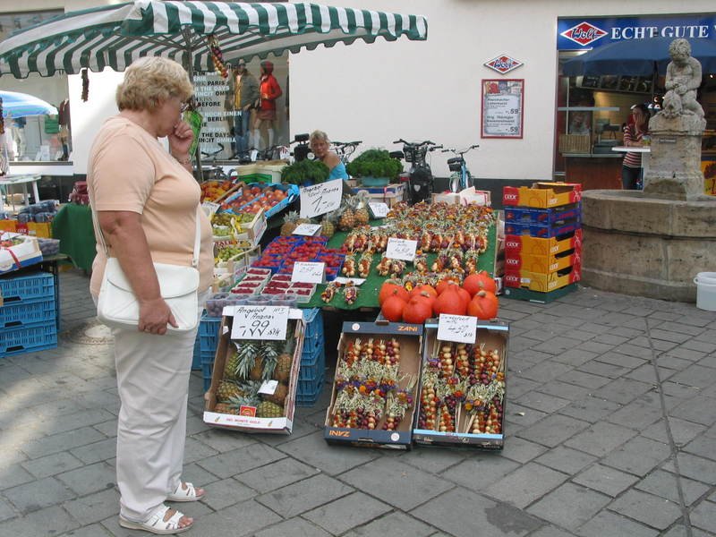 wantsomefruits.jpg